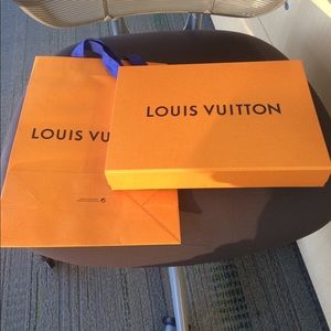LV Magnet box and shopping bag