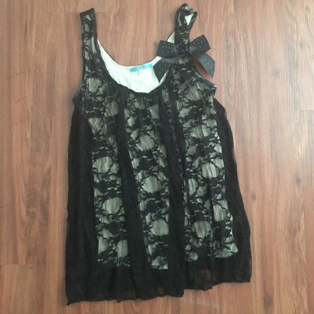 Lacey bow tank