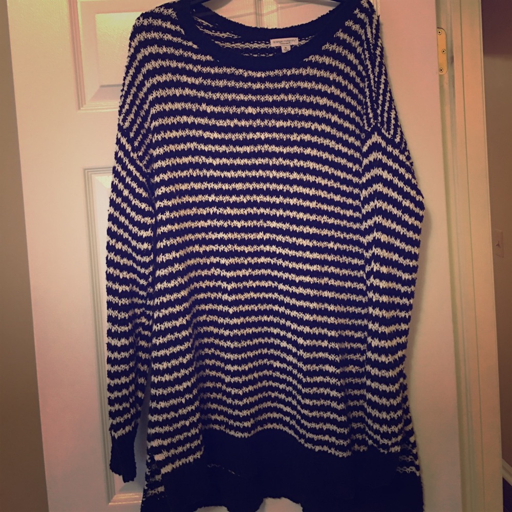 Black/White Maternity sweater