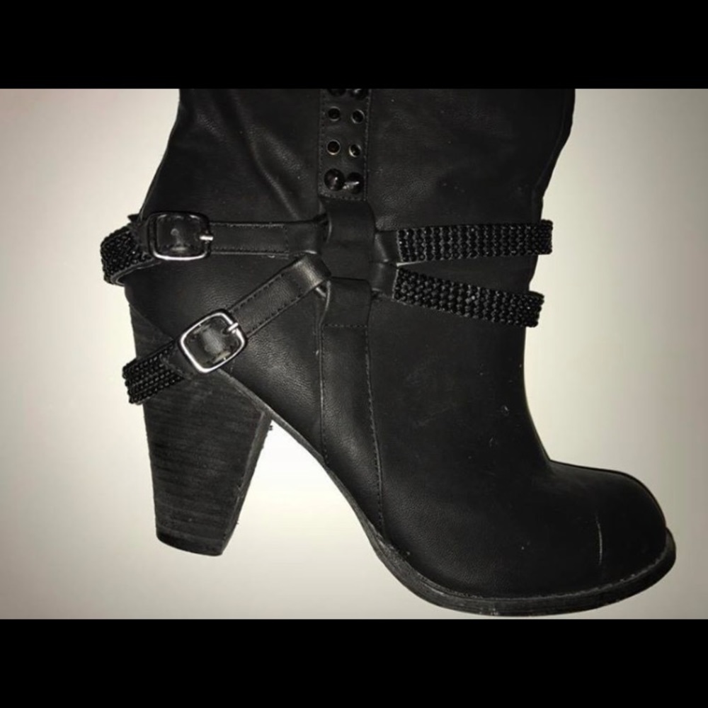 Boots - Picture 3 of 3