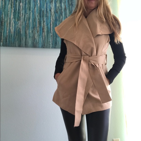 🍂New 🍂Beige Woolen Belted Vest🍂 Last 1 Sale - Picture 2 of 5