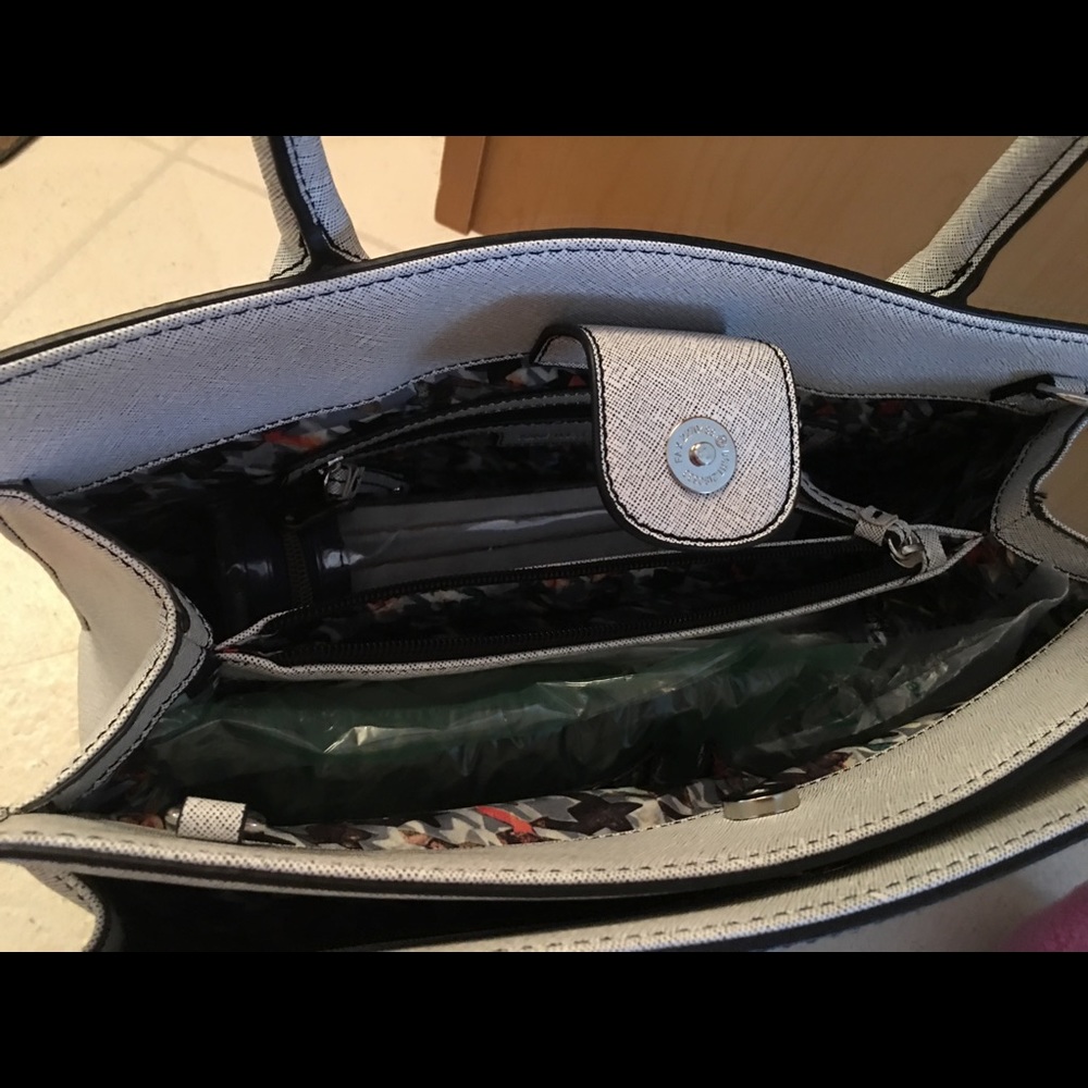 Purse - Picture 4 of 7