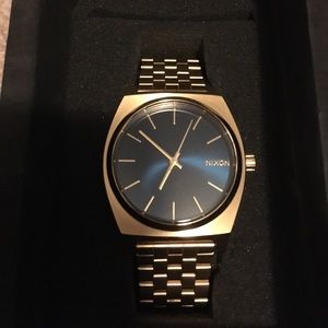 Nixon the time teller watch