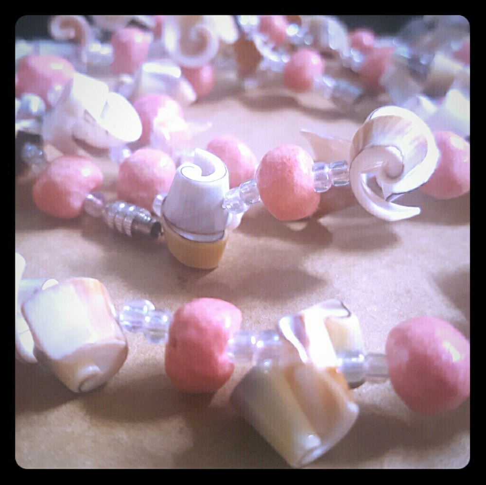 Handmade-Seashell Necklace & Bracelet Set