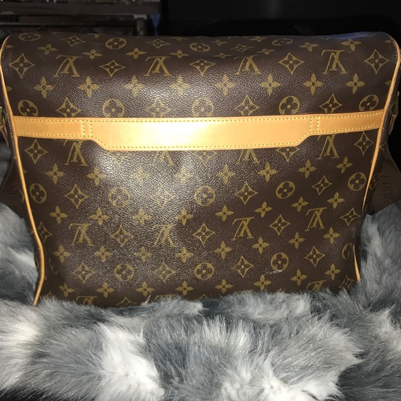 Louis Vuitton messenger bag main image 5
