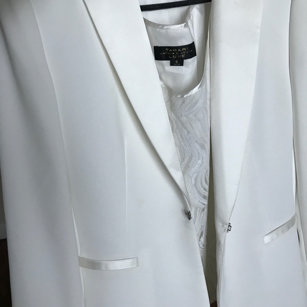 New Tahari blazer and sequin top with pants size 6