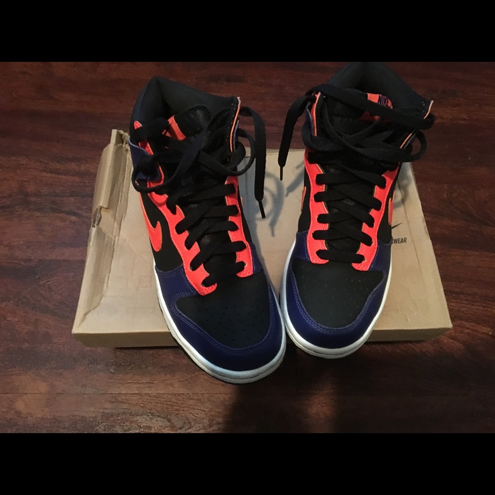 Nike Dunk High Top- Size 5Y. UK 4.5