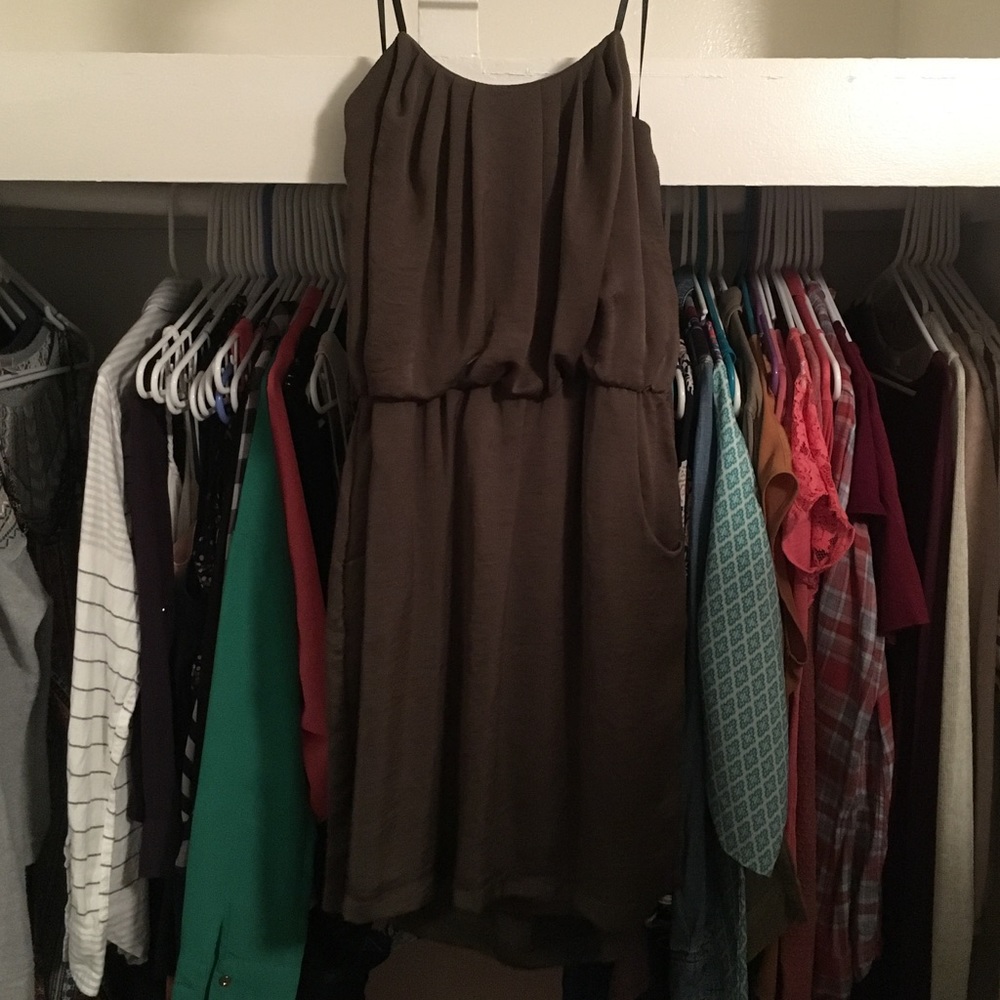 Sleeves green mid thigh dress