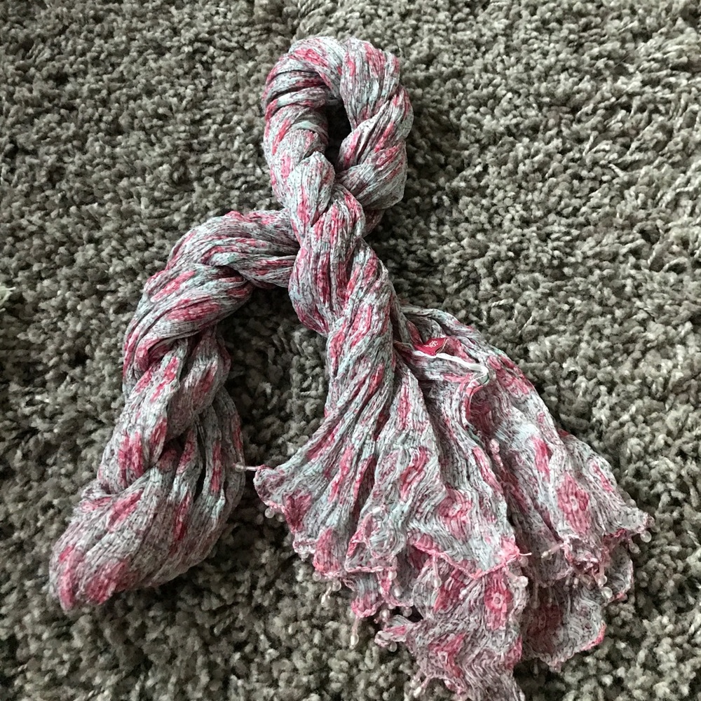 Summer scarf with pink flower detail!