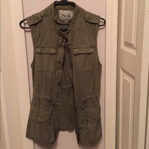 Green vest size xsmal
