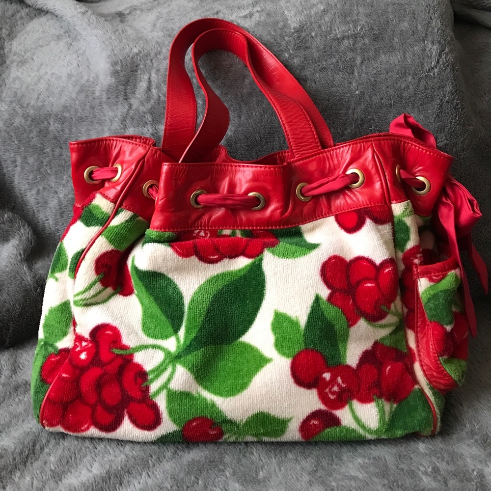 Juicy Couture Classic Shoulder Bag 🍒