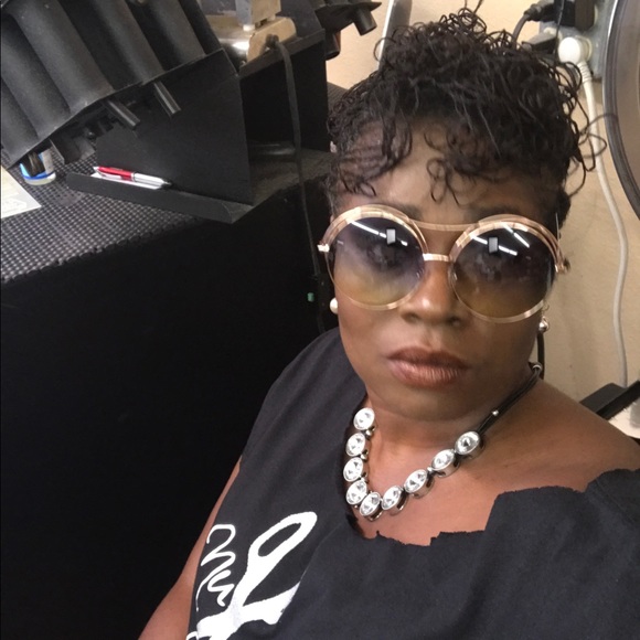 Meet your Posher, Joyce - Picture 1 of 1