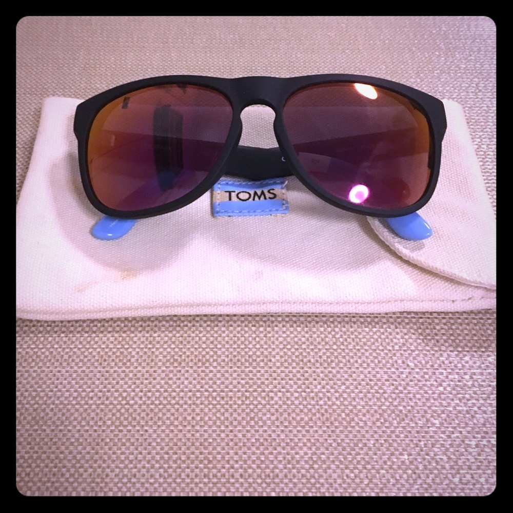 Toms unisex Phoenix sunglasses with black frame