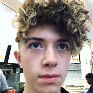 Meet your Posher, Mia