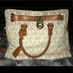 Micheal Kors purse and wallet