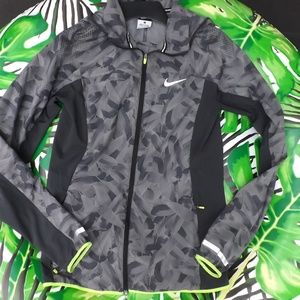 NIKE WINDBREAKER
