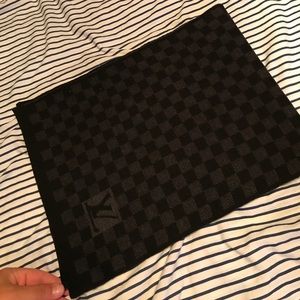 100% AUTHENTIC LOUIS VUITTON SCARF