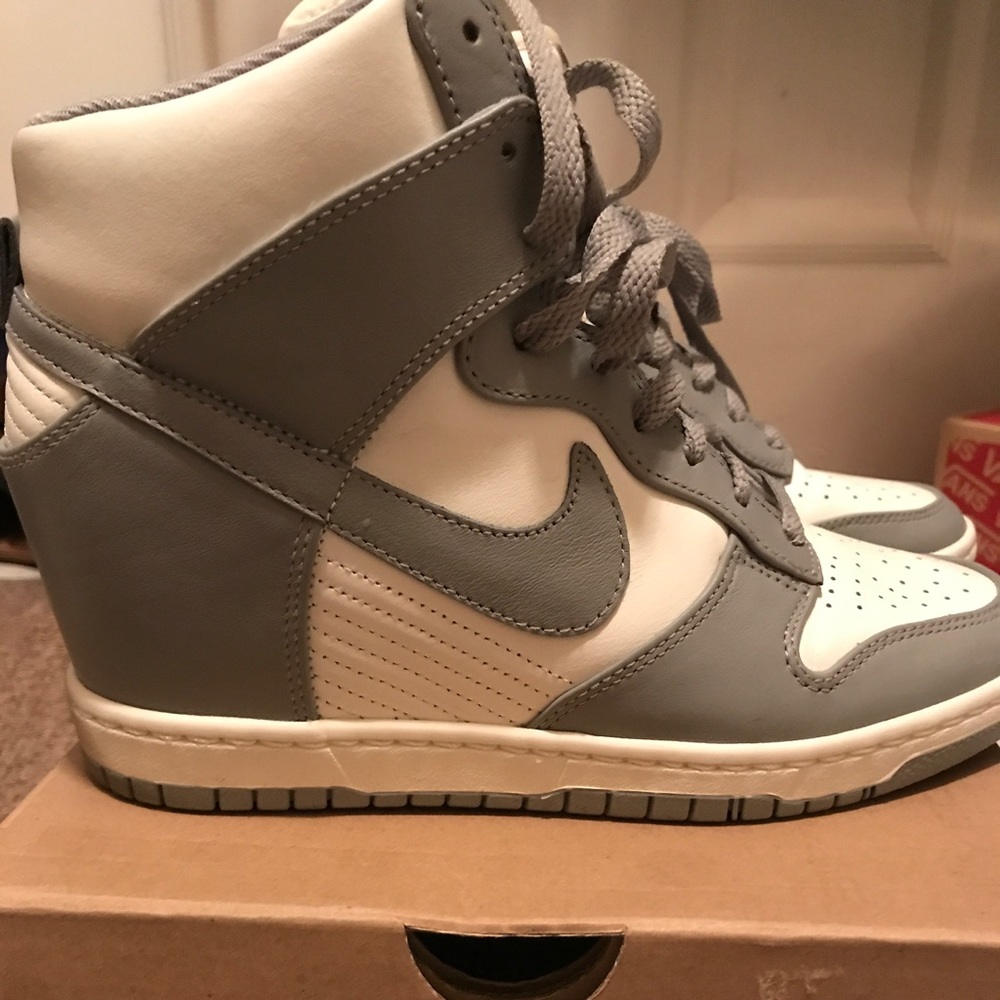 Women's Nike Dunk Sky Hi, white and gray, size 8