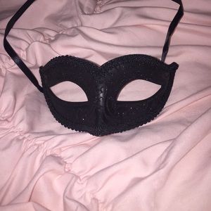 Masquerade mask black and sparkly!