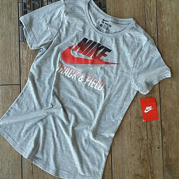 Nike Tops - NWT NIKE TEE