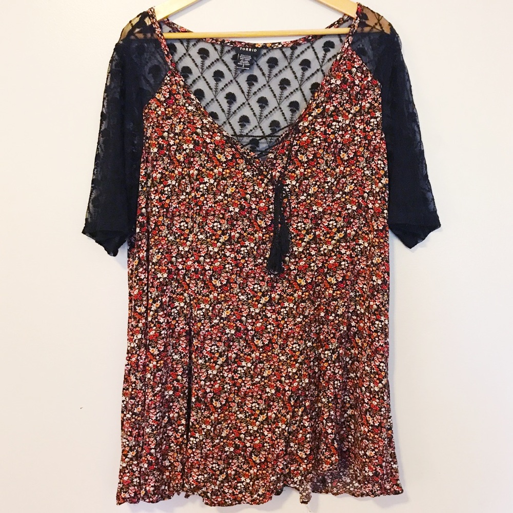 Torrid Floral and Lace Top - Size 2X