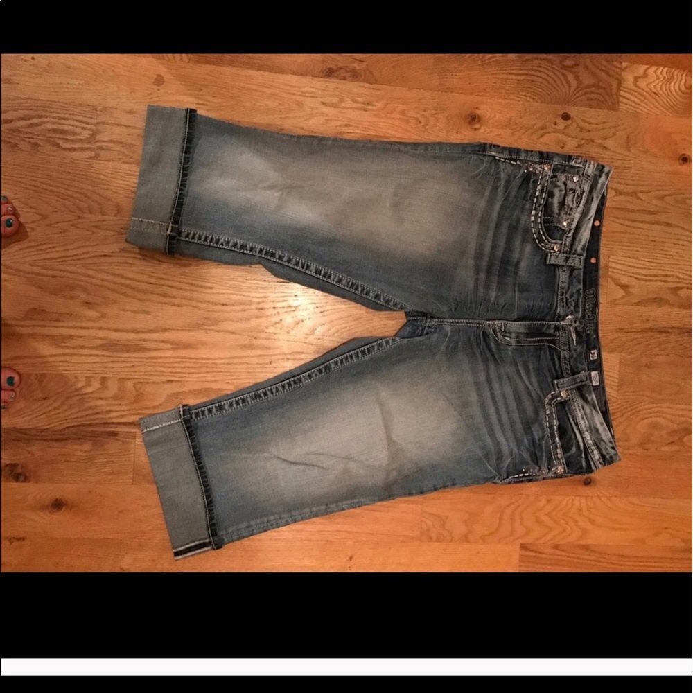 Miss me cropped or capris.  36