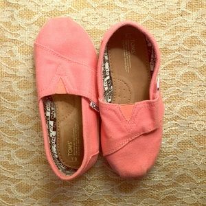 Toms Classic Pink/ Coral size 9