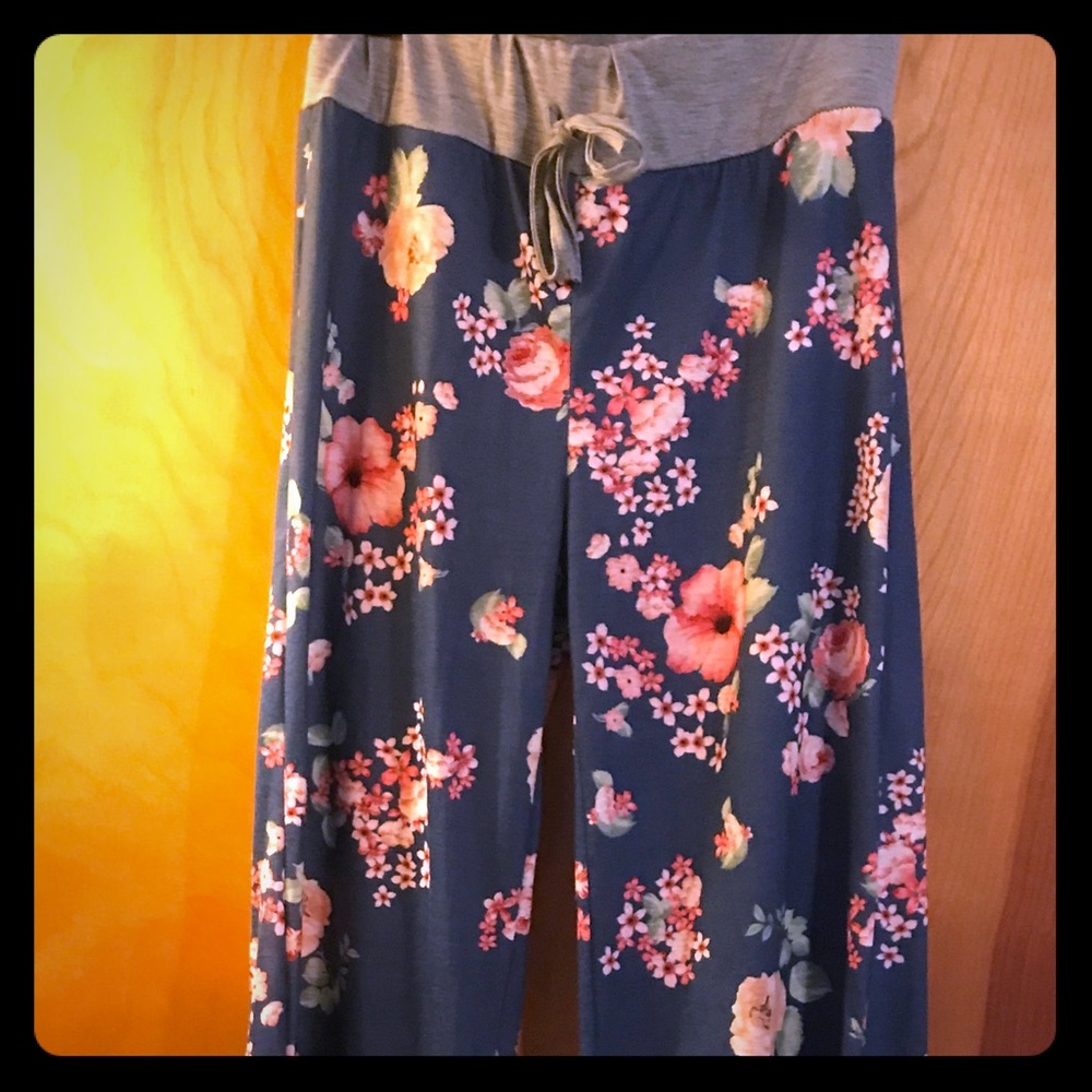 ⭐️🎉HOST PICK🎉⭐️Comfy blue floral lounge pants