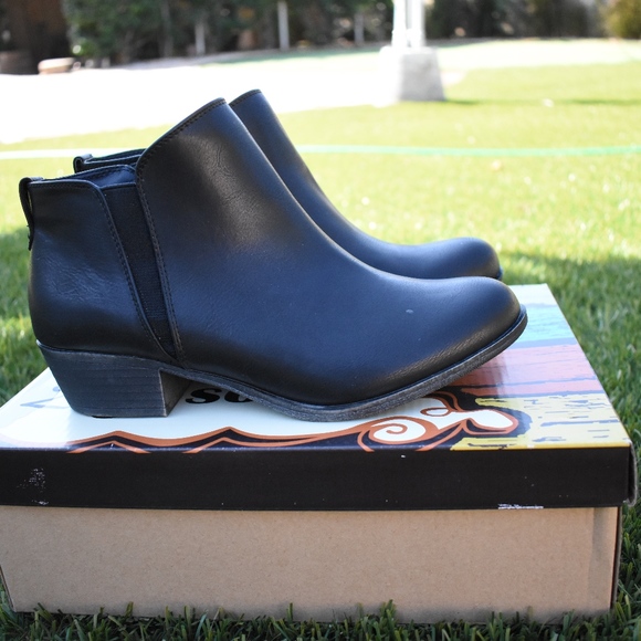 Zigi Soho Ayesha Black Ankle Boots - Picture 2 of 8