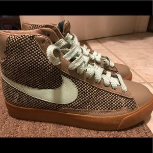Women's Nike Blazer 73 premium, size 7