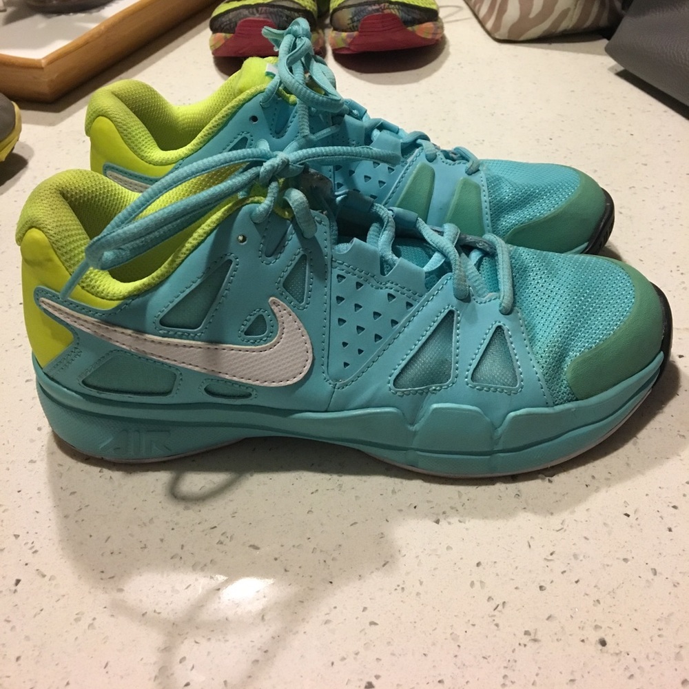 ✨SALE✨Nike Air Tennis Shoes 🎾🎾 Size 6.5