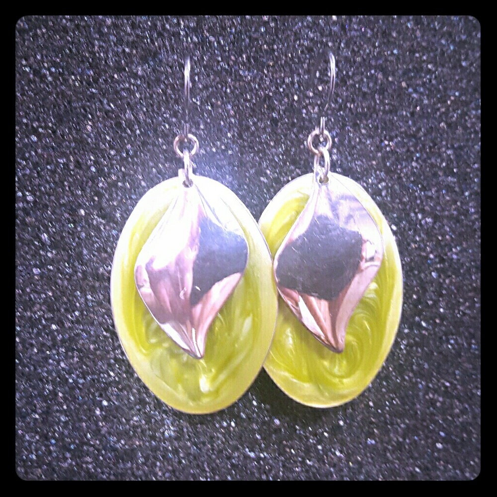 *****SOLD****** Silver Earring w/green shell