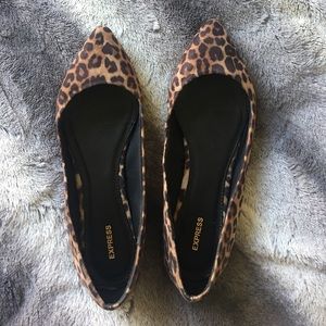 🐆 EXPRESS pointy leopard print flats