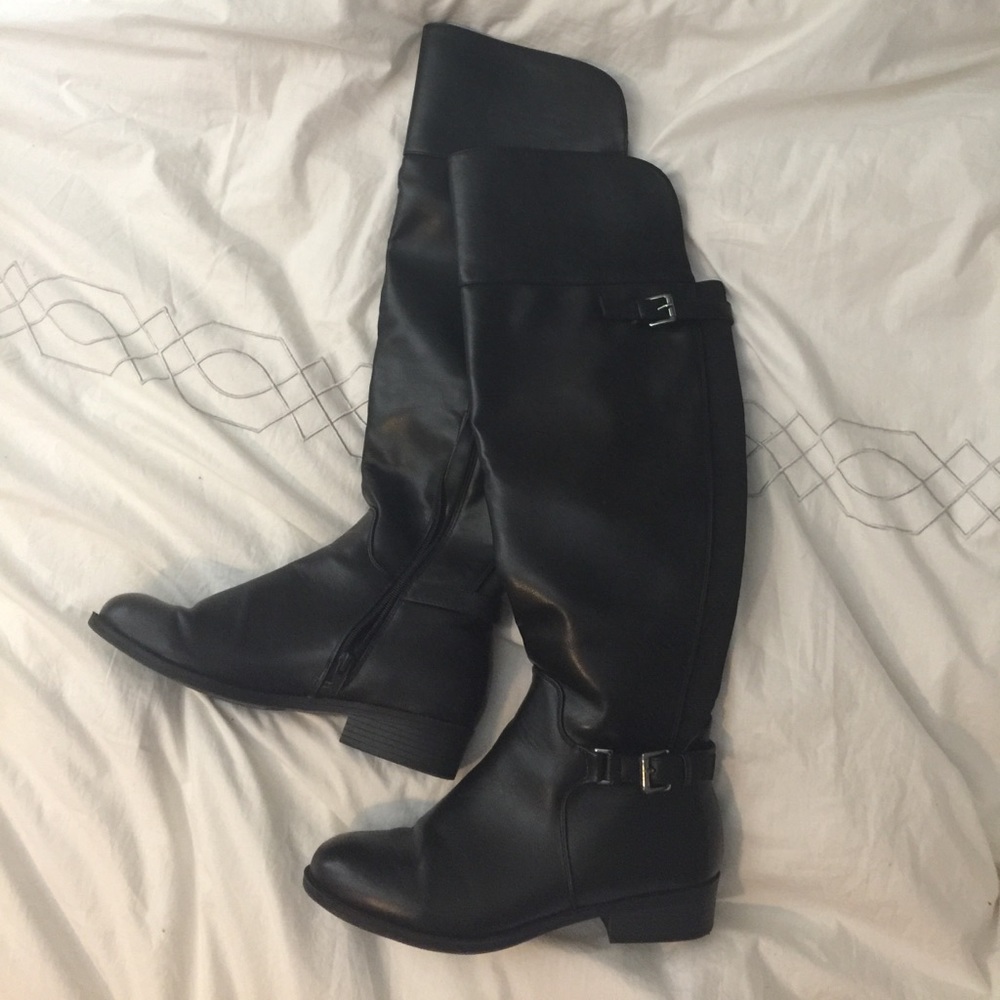 Fall staple! 🖤Tall black boots
