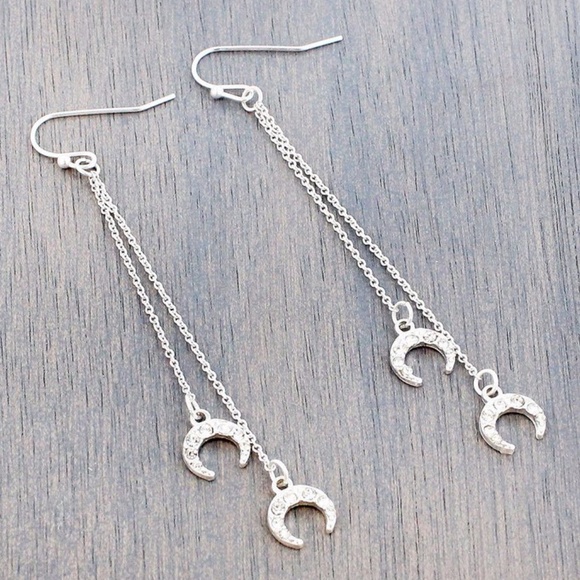 Jewelry - Dangling Worn Silvertone Horn Earrings