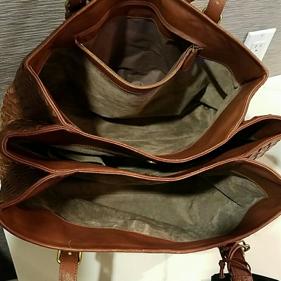 Bottega Veneta Roma Medil Intrecciato Leather Tote - Picture 6 of 8