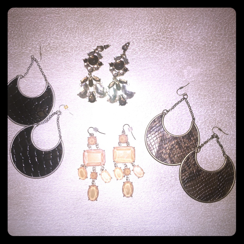 Forever 21 Lot of 4 pairs of Statement earrings