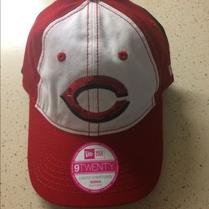 Red white and Black Cincinnati Reds snap back cap