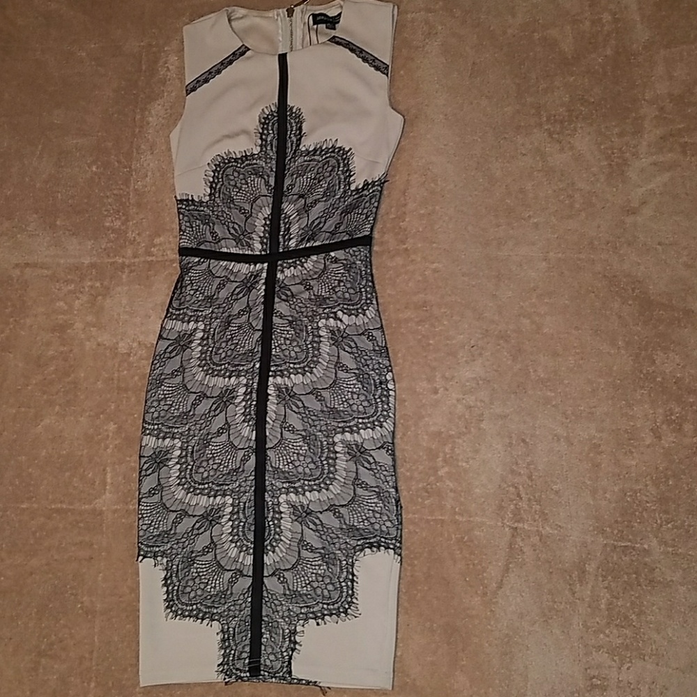 LONDON Lace dress NWT