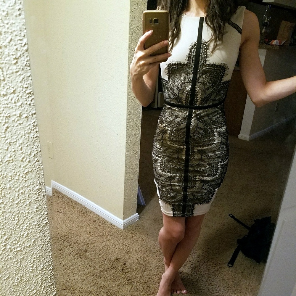 LONDON Lace dress NWT