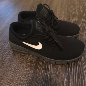 Nike Sb Janoski Max shoes. MENS size 5