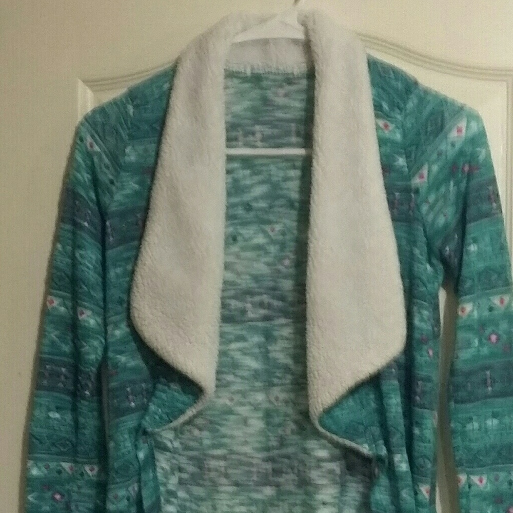 Girls sweater like new condition.