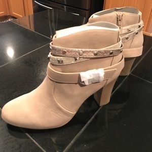 Jennifer Lopez boots *new