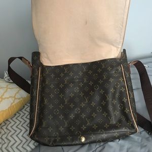 Louis Vuitton Messenger bag
