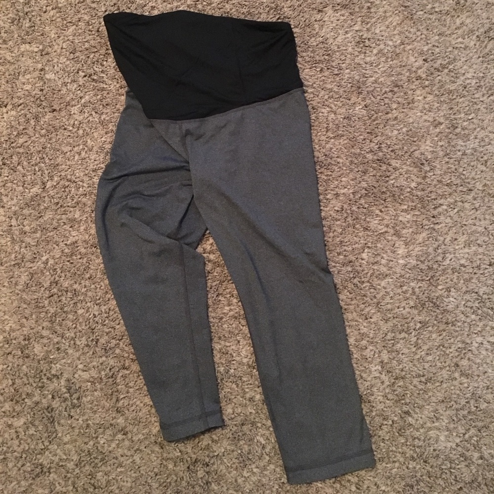 Cropped maternity leggings