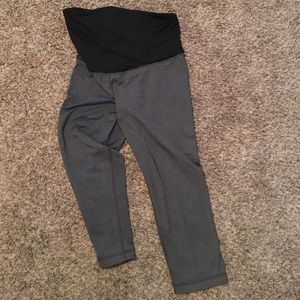 Cropped maternity leggings