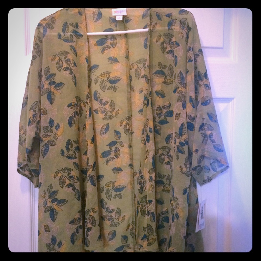 NWT Lularoe Lindsay size small