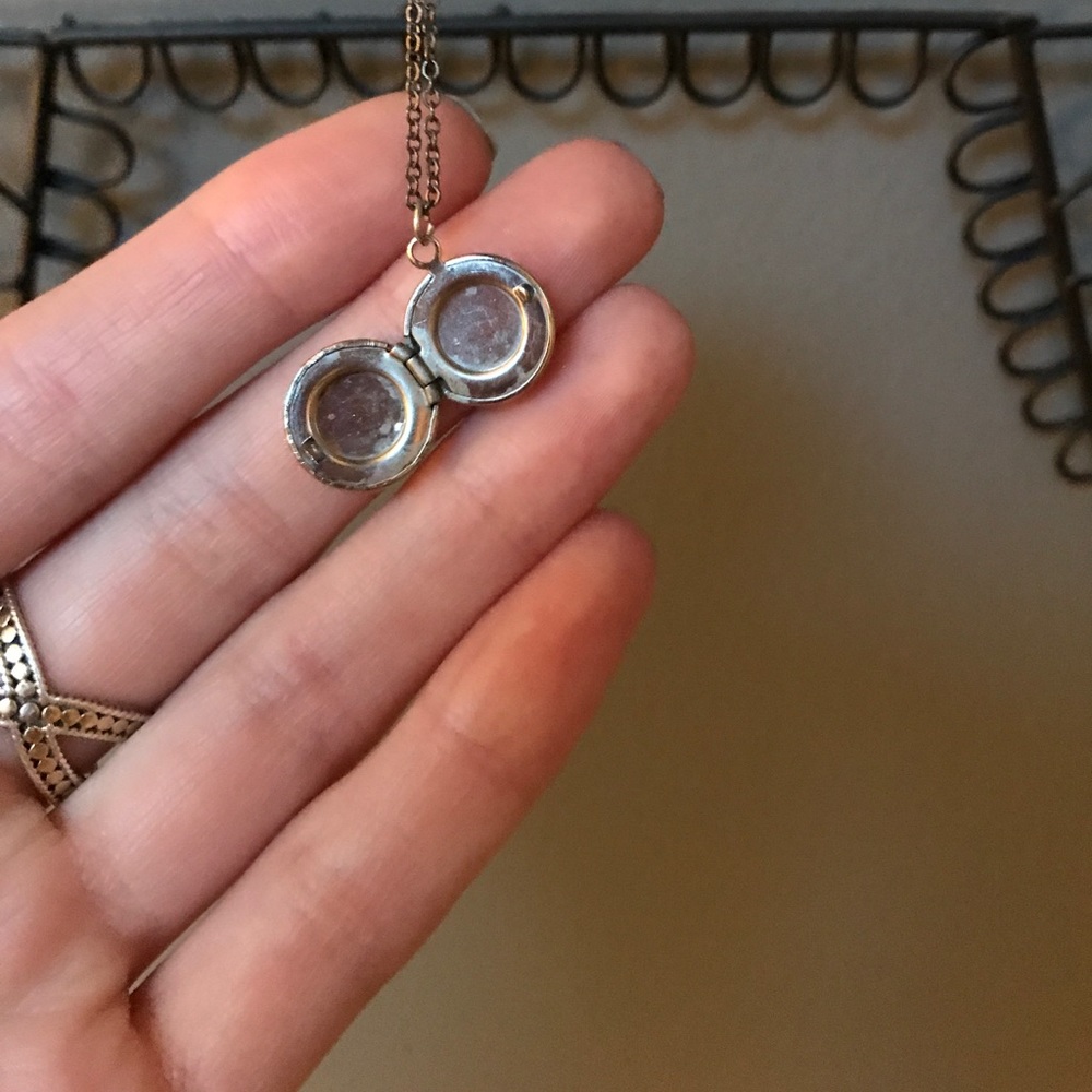 Simple locket - Picture 3 of 3