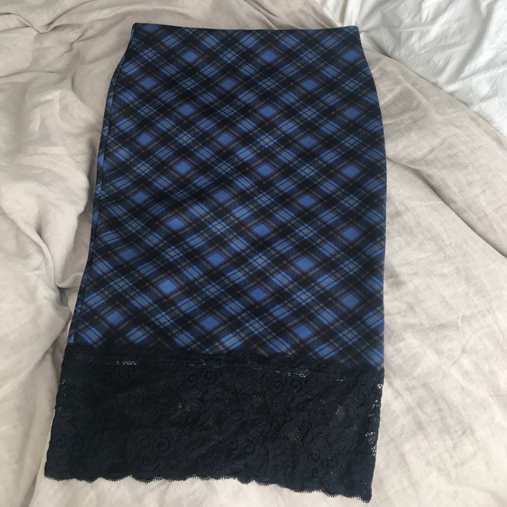 Plaid pencil skirt with lace