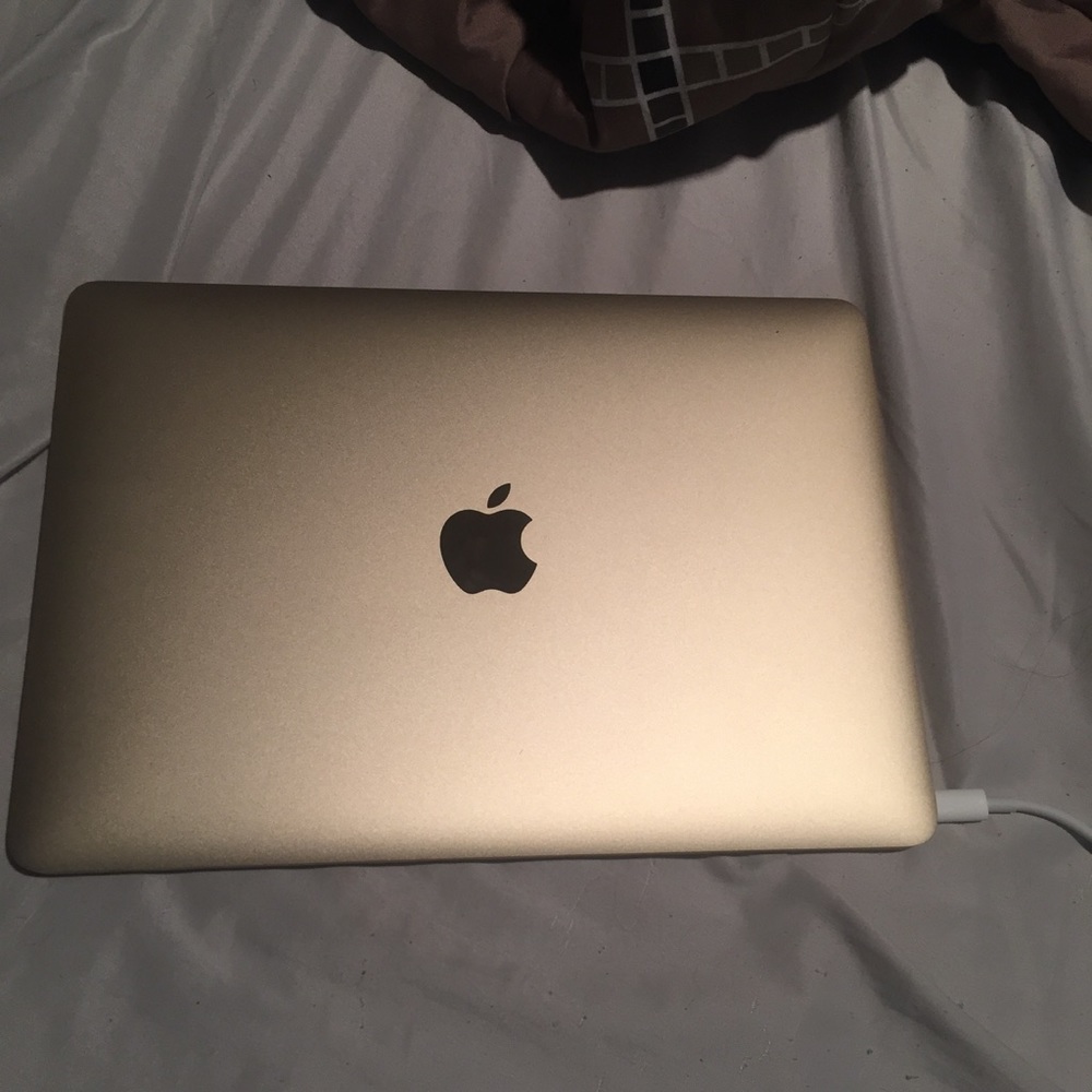 MacBook - Picture 4 of 5